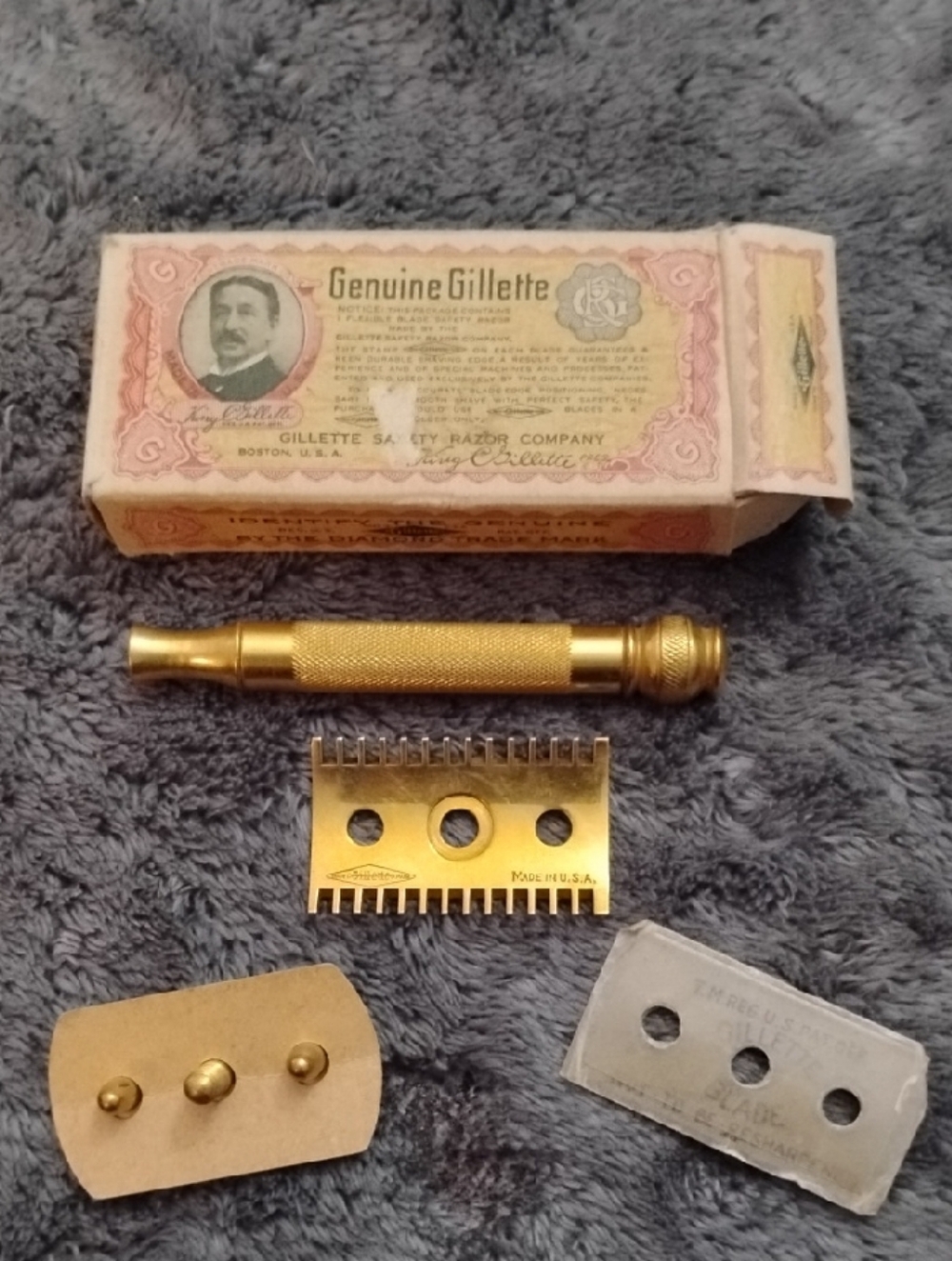 Genuine Gillette Men’s Gold Safety Razor - Gold